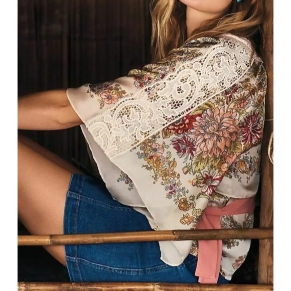 Tiny Anthropologie Side Tie Top Begonia Floral Blouse Square Neck Lace Kimono M - Picture 6 of 12
